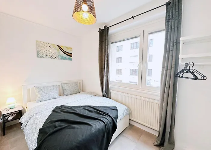 Charming Three Bedrooms Near Station Appartement