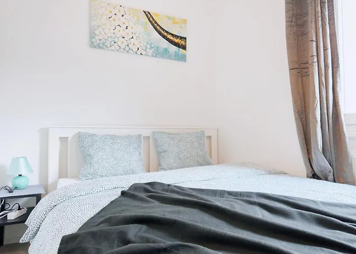 Charming Three Bedrooms Near Station * Vienne